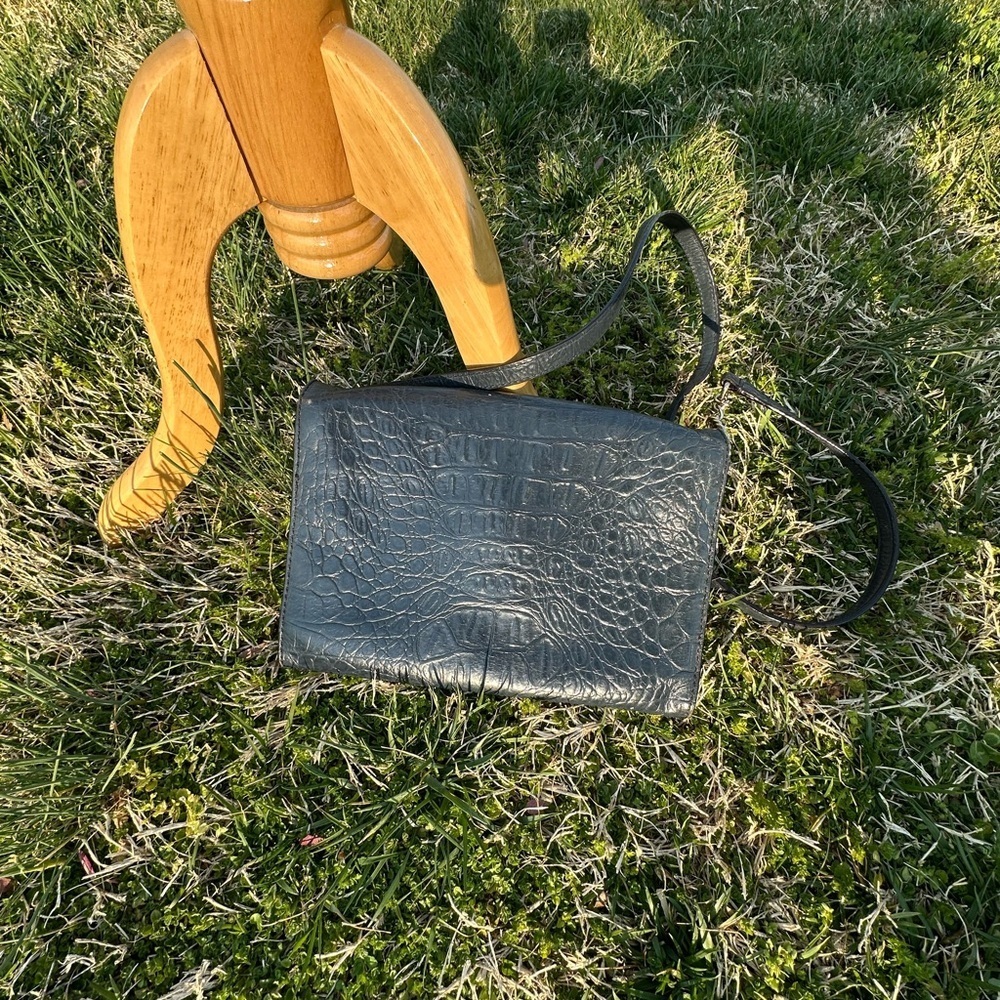 Kate Spade Black Crossbody Bag with Textured Leather - Picture 3 of 5